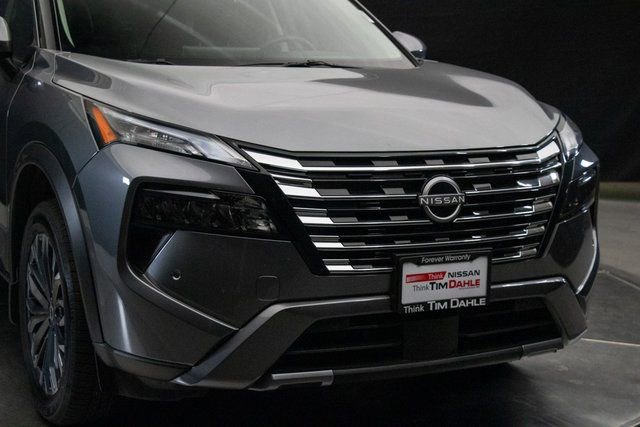 Used 2025 Nissan Rogue SL w/ Tech Package image 3