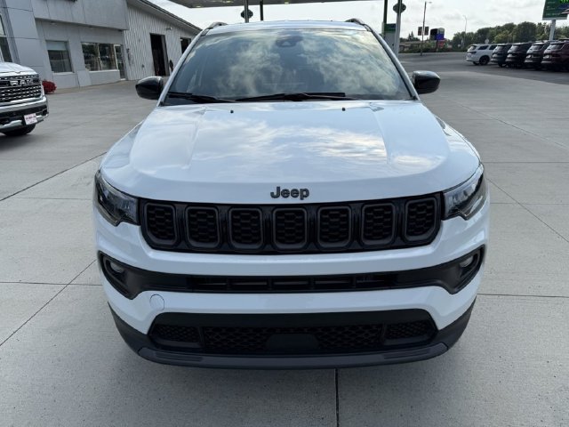 Used 2025 Jeep Compass Latitude w/ Convenience Group AWD/4WD image 3