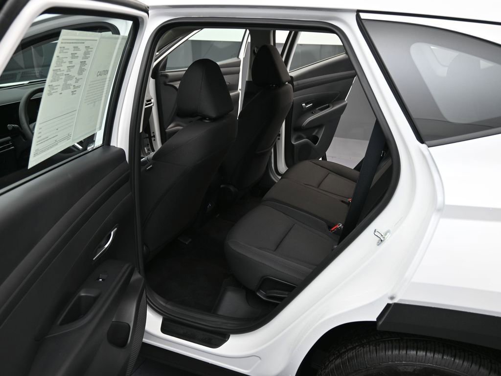 Certified 2025 Hyundai Tucson SE image 11