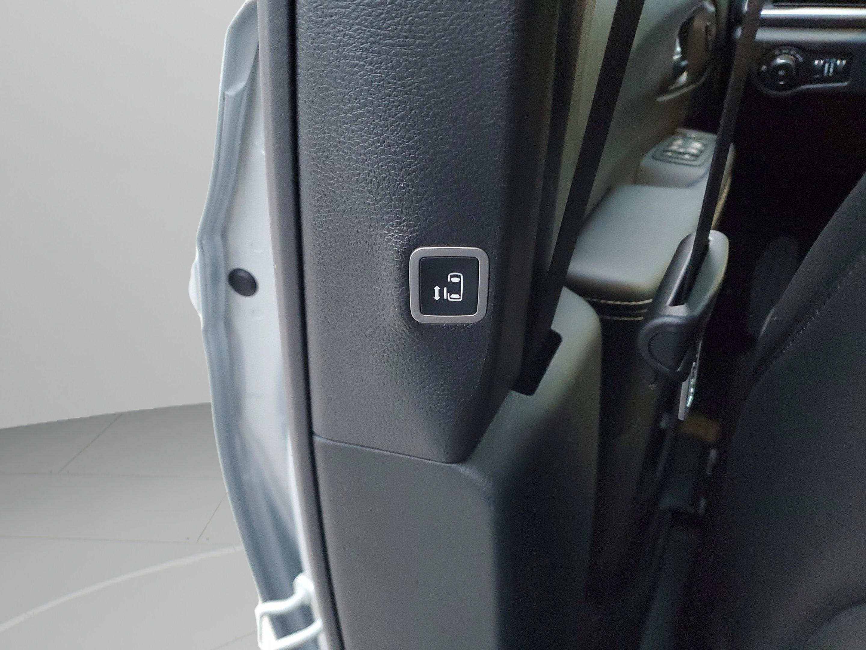 New 2026 Chrysler Pacifica Select FWD image 11