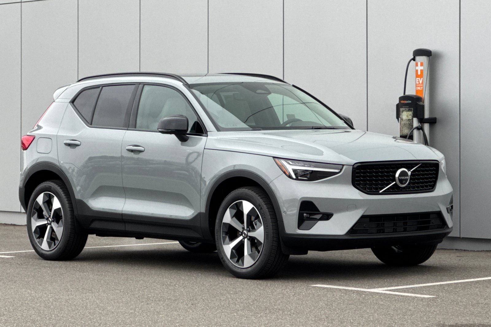 New 2026 Volvo XC40 B5 Plus w/ Protection Package Premier AWD/4WD image 7