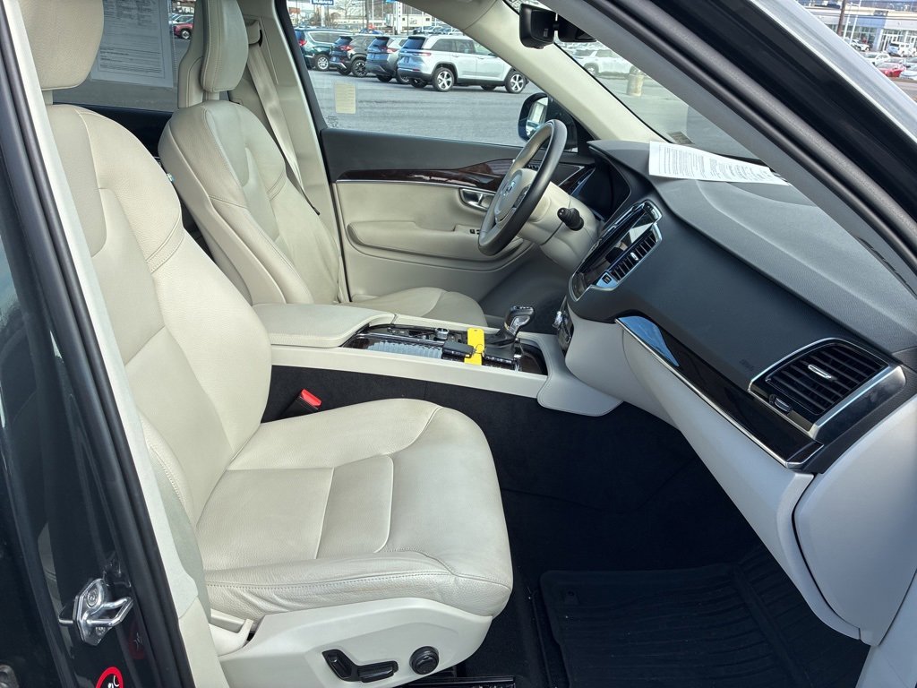 Used 2017 Volvo XC90 T6 Momentum w/ Vision Package image 26