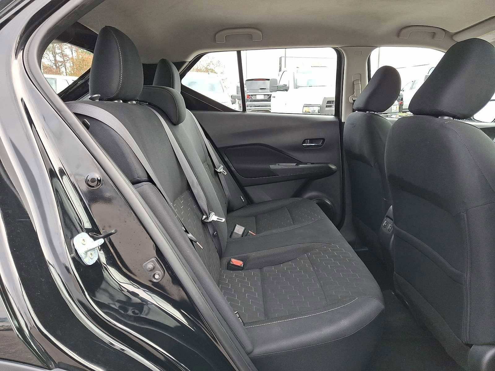 Used 2024 Nissan Kicks SV image 27