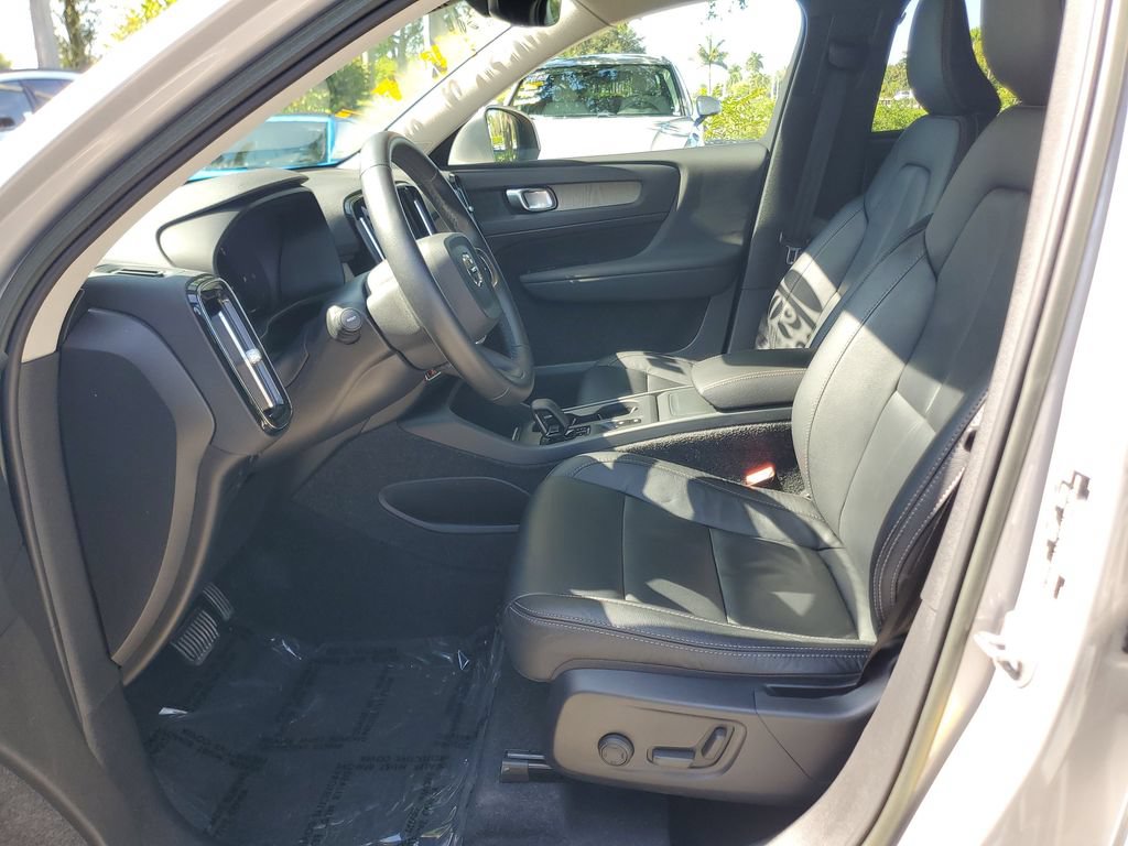 Certified 2023 Volvo XC40 B4 Core w/ Convenience Package FWD image 17