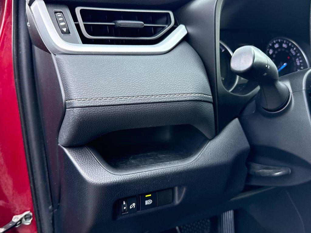 Used 2019 Toyota RAV4 LE w/ Carpet Mat Package AWD/4WD image 21