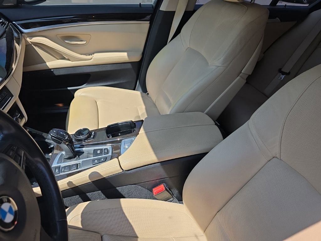 Used 2016 BMW 550i xDrive Sedan image 16