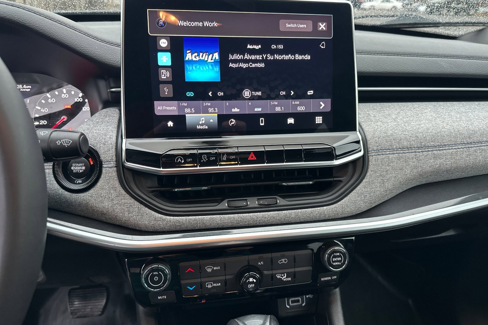 Used 2024 Jeep Compass Latitude image 27