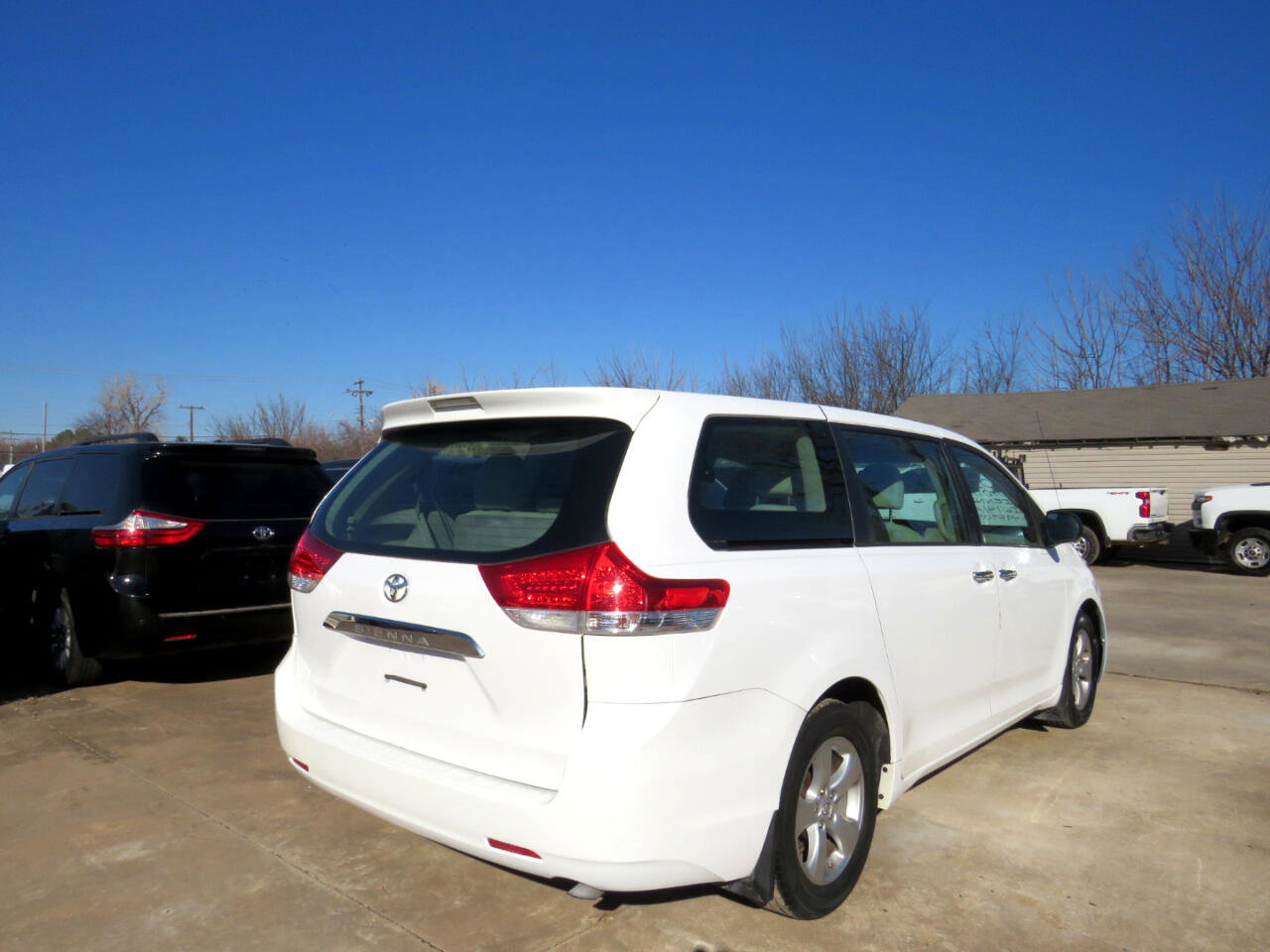 Used 2014 Toyota Sienna L image 5