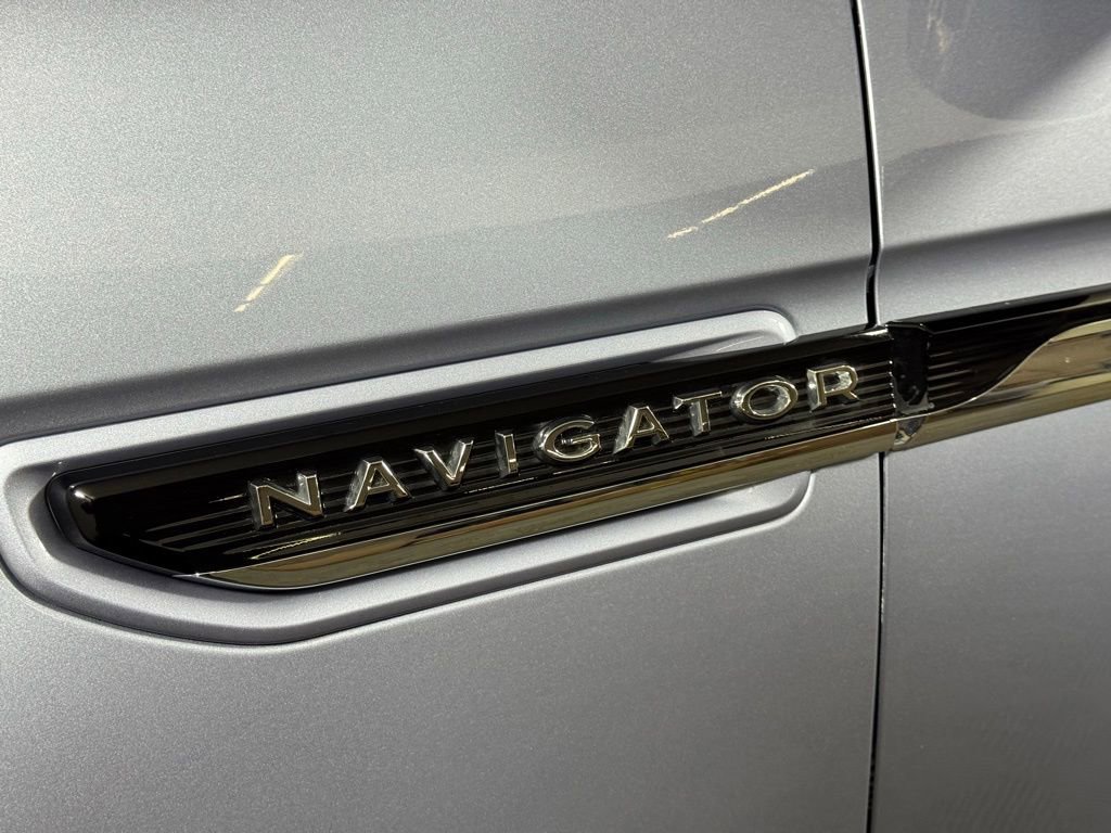 Certified 2023 Lincoln Navigator L Black Label AWD/4WD image 12