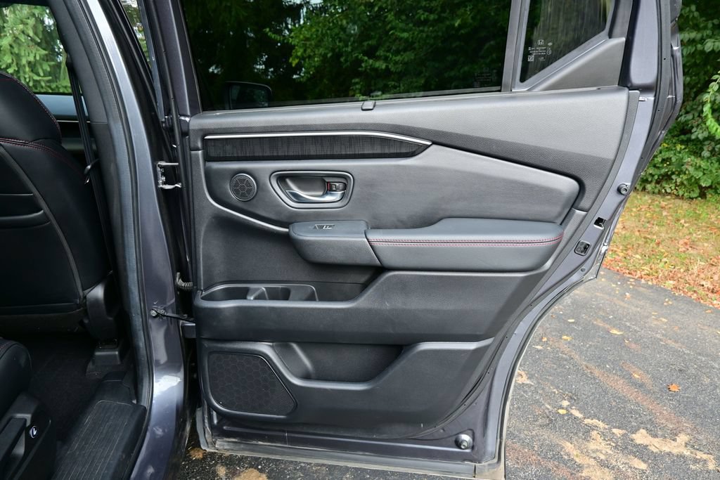 Certified 2025 Honda Pilot Black Edition image 24