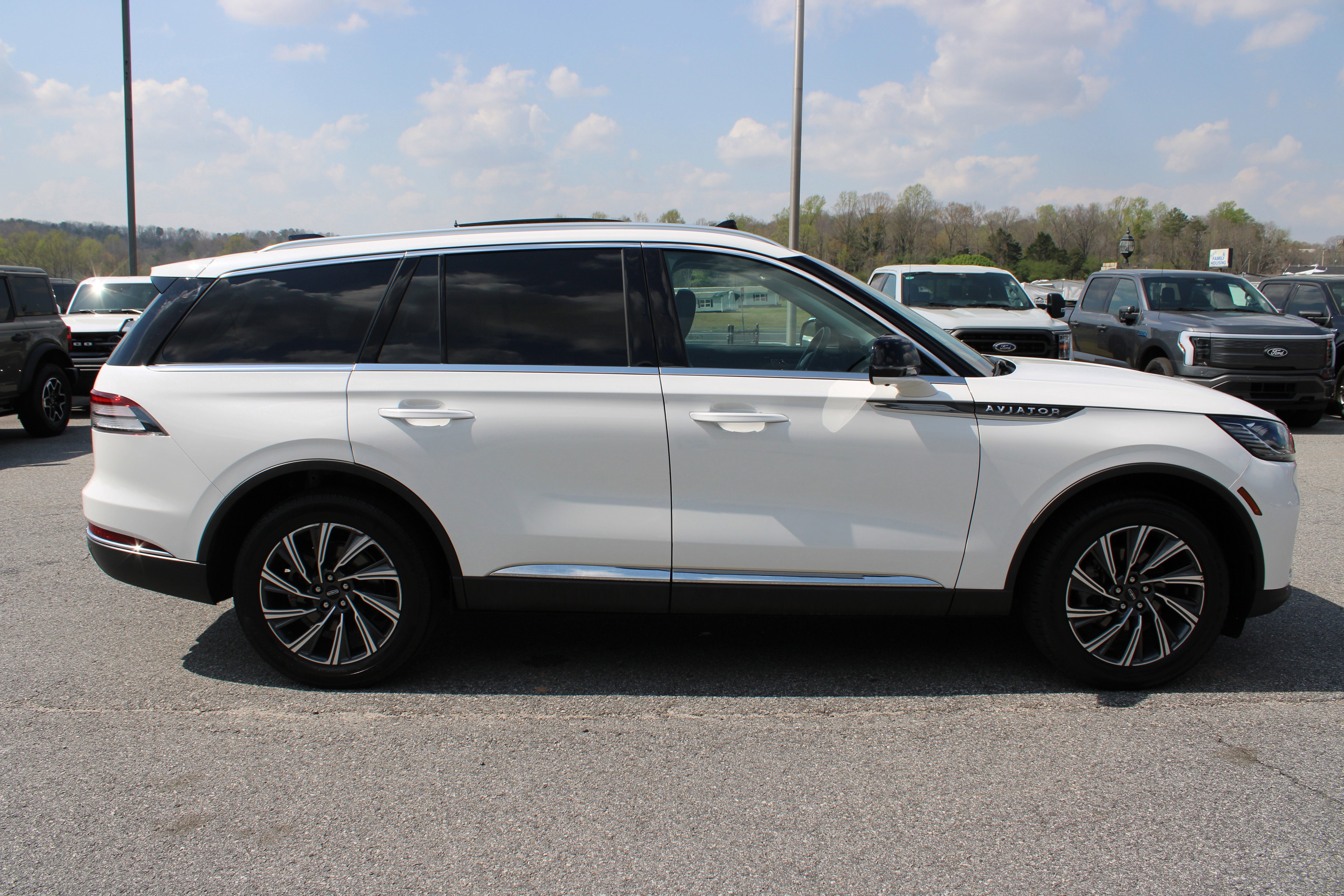 Used 2025 Lincoln Aviator AWD w/ Equipment Group 101A image 5