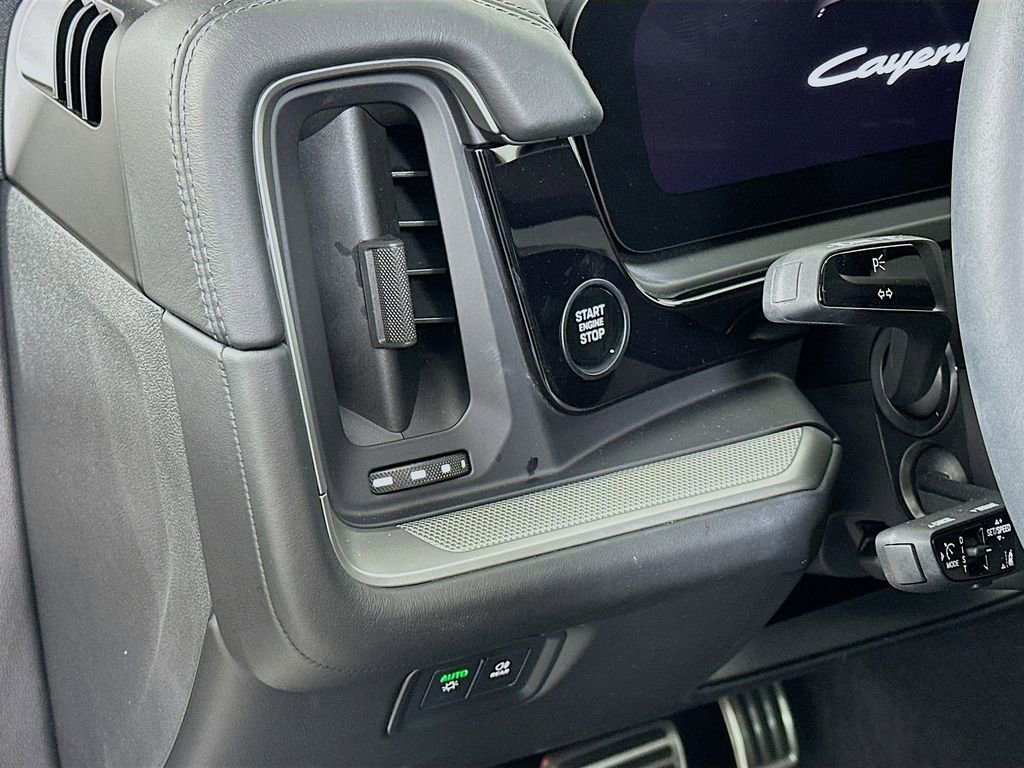 Used 2025 Porsche Cayenne S image 11