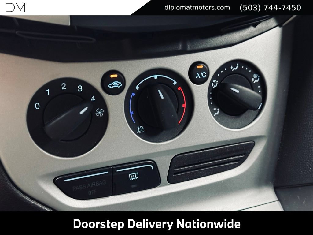 Used 2014 Ford Focus SE w/ SE Winter Package FWD image 37