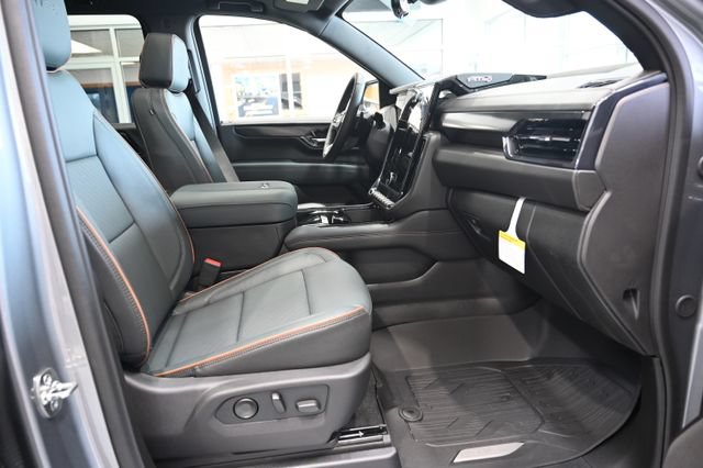 New 2026 GMC Yukon XL AT4 w/ AT4 Premium Package AWD/4WD image 12