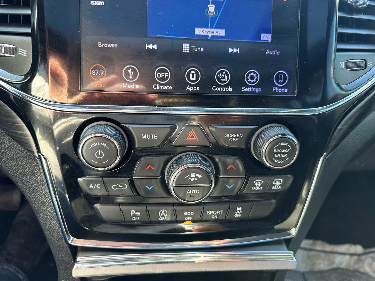 Used 2019 Jeep Grand Cherokee Altitude AWD/4WD image 15