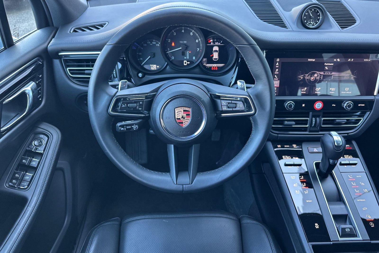 Used 2025 Porsche Macan AWD/4WD image 16
