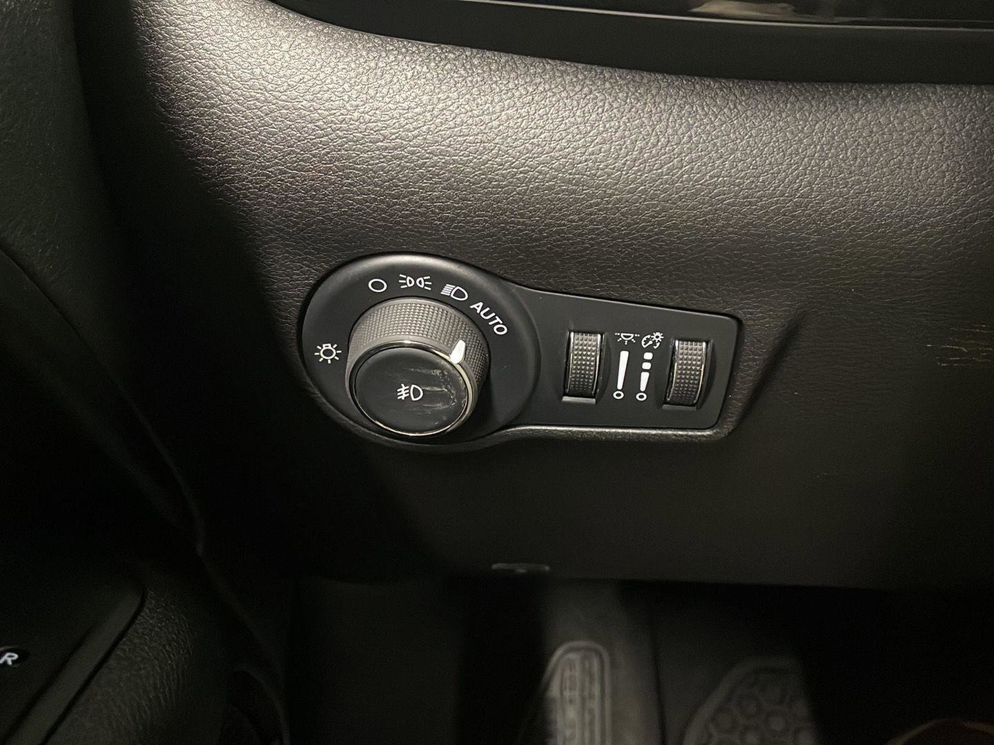 Used 2025 Jeep Compass Trailhawk image 15