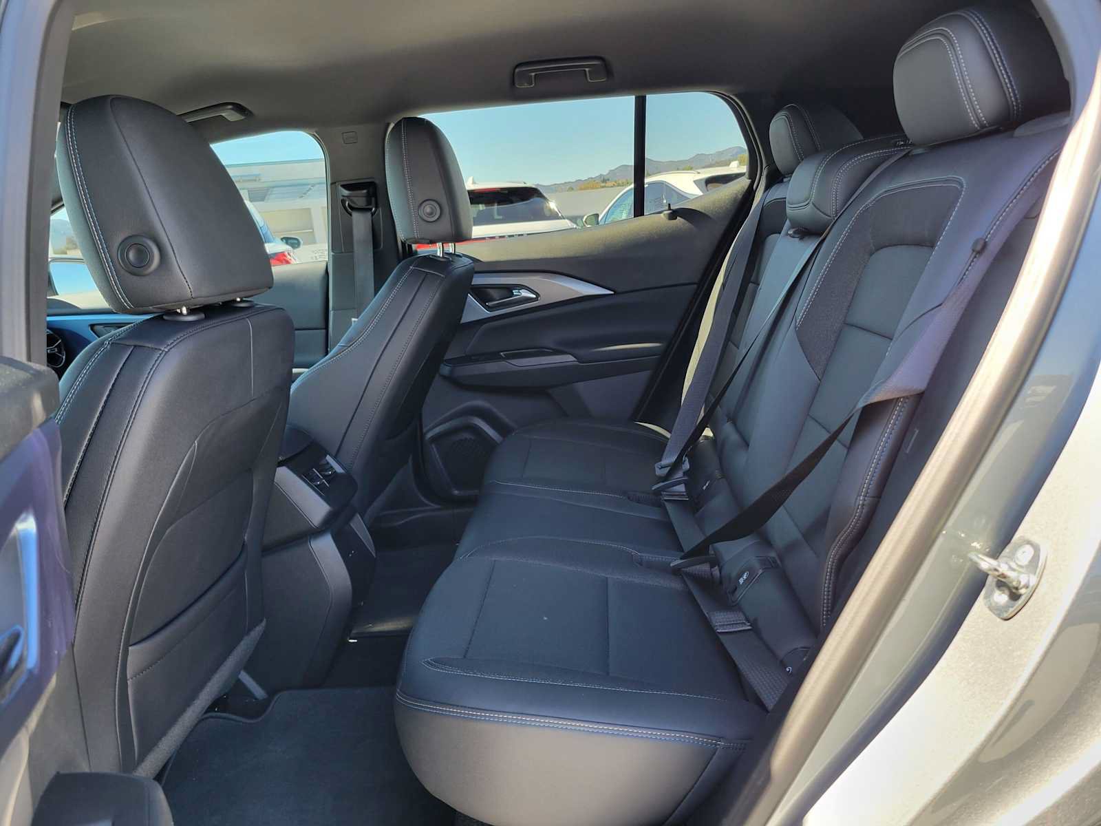 Used 2024 Chevrolet Equinox EV LT FWD image 16