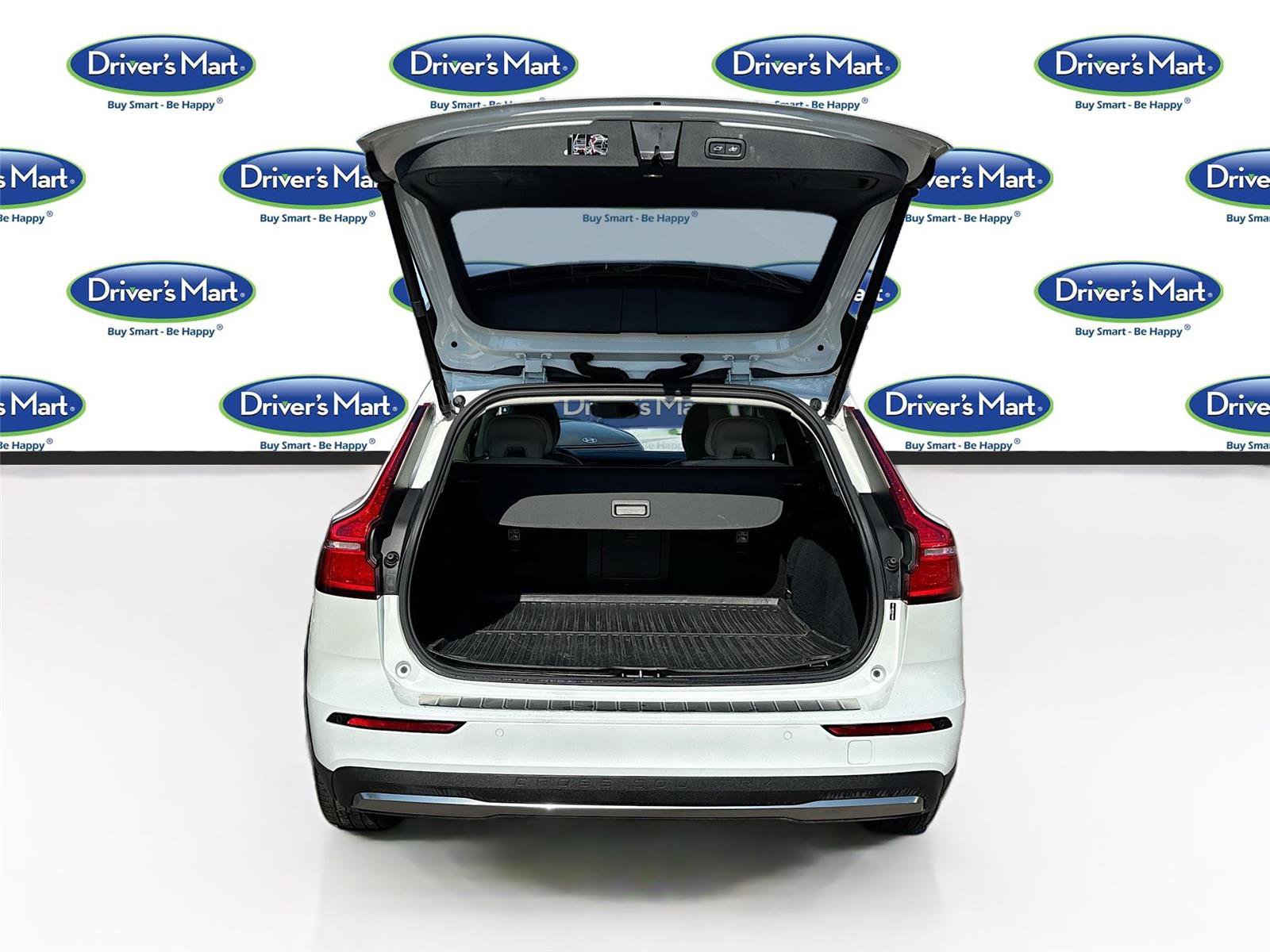 Used 2025 Volvo V60 B5 Cross Country Plus image 26