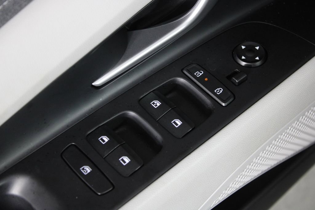 Certified 2024 Hyundai Elantra Limited FWD image 24