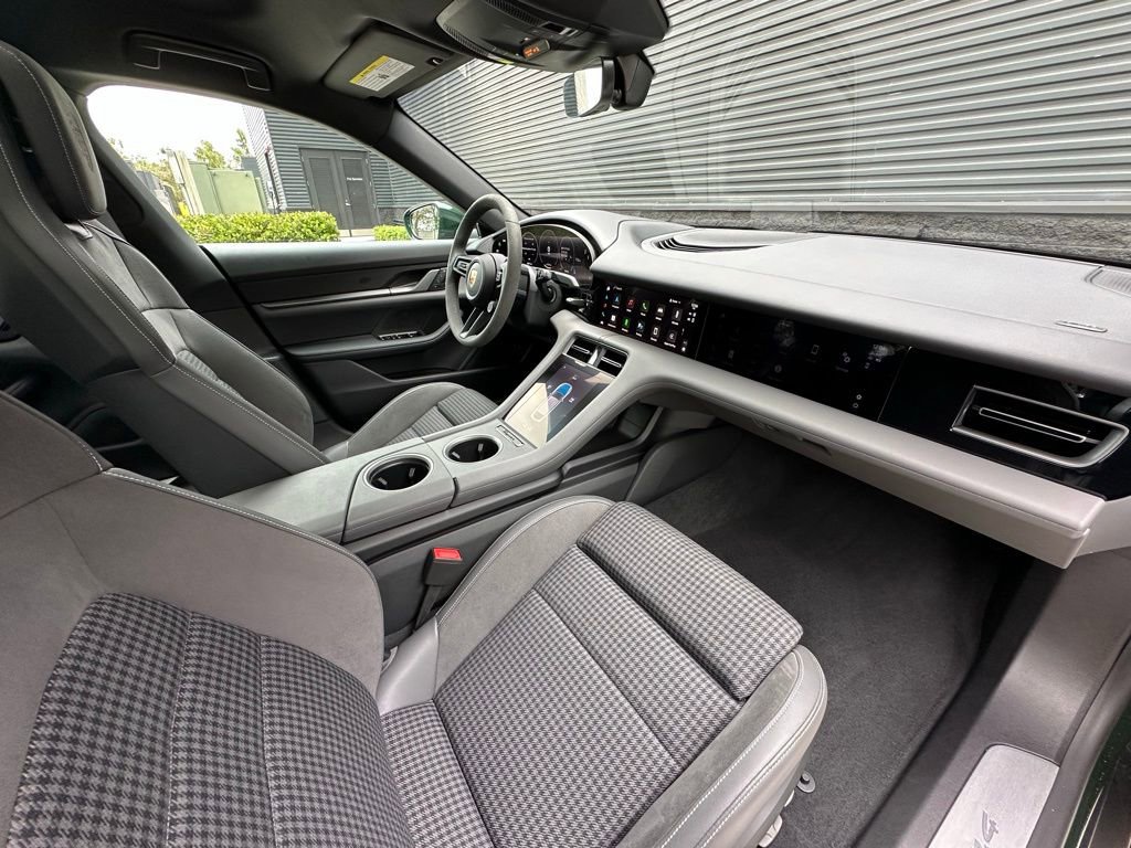 Used 2025 Porsche Taycan 4 Cross Turismo image 36