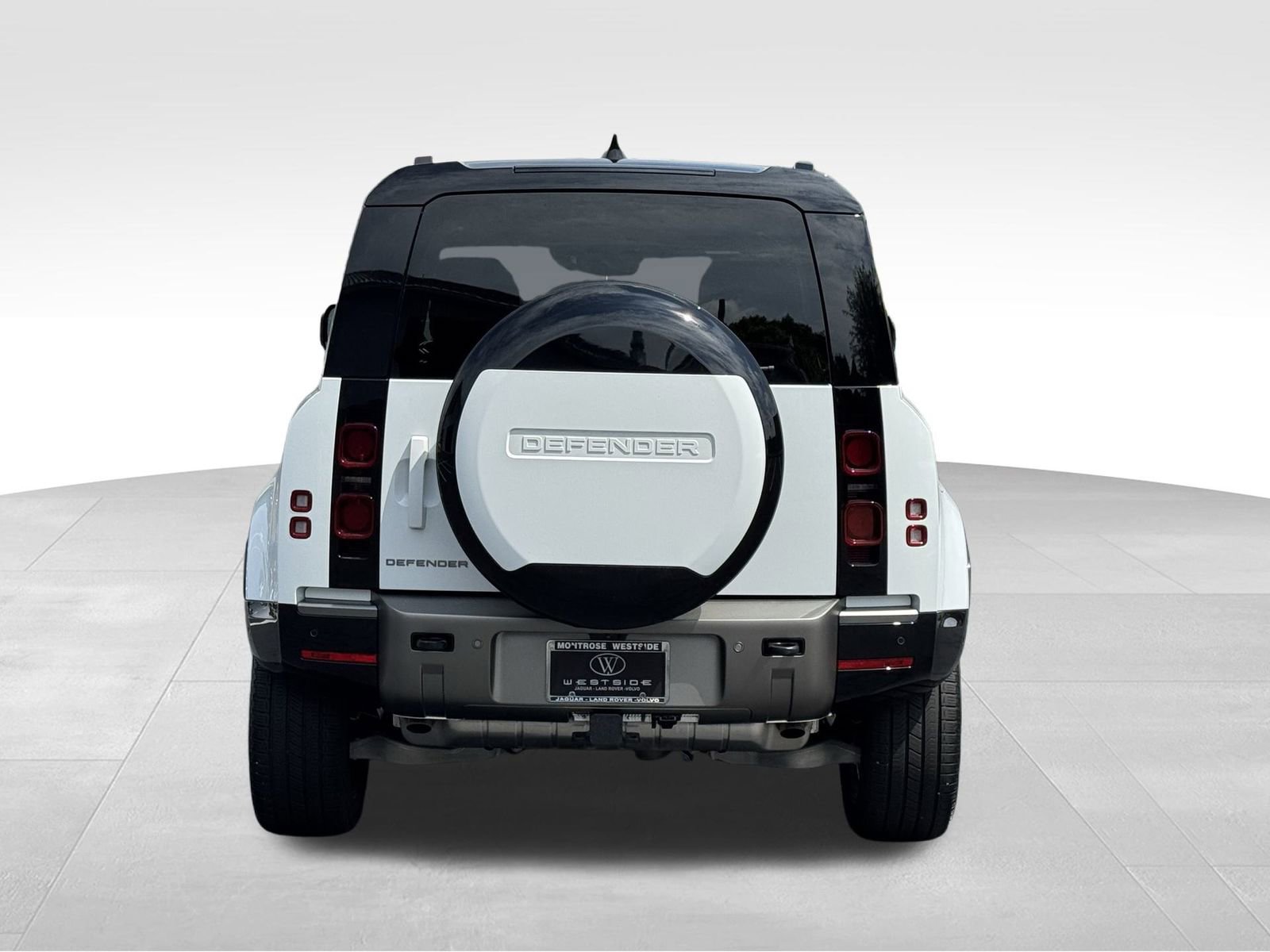 Used 2025 Land Rover Defender 110 X-Dynamic SE image 4