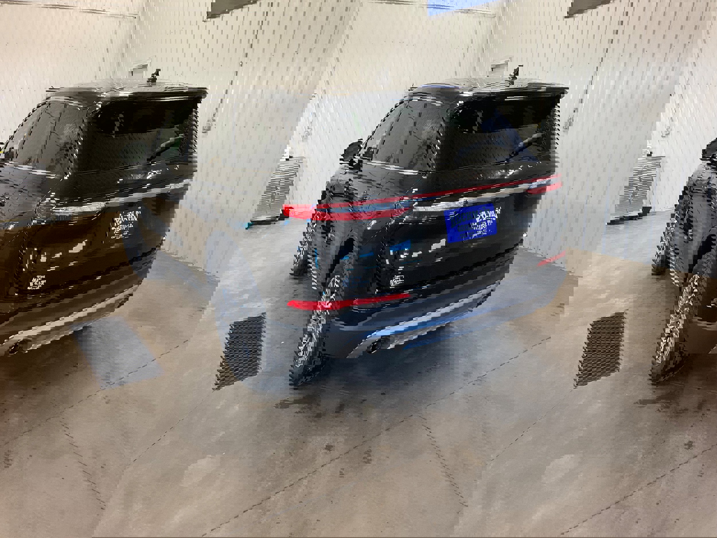 Used 2025 Lincoln Corsair AWD w/ Equipment Group 101A image 3