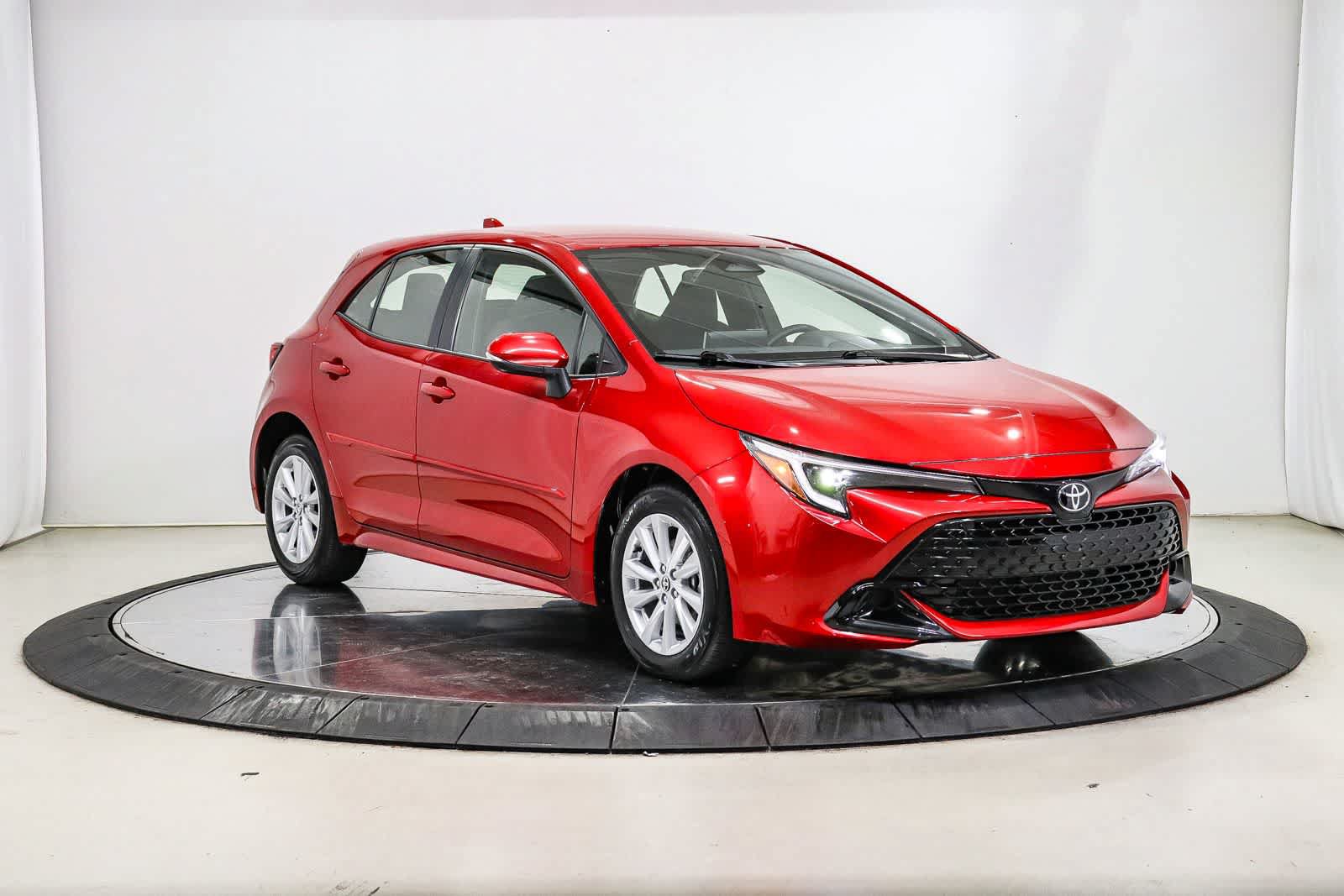 Used 2024 Toyota Corolla SE w/ SE Package FWD image 5