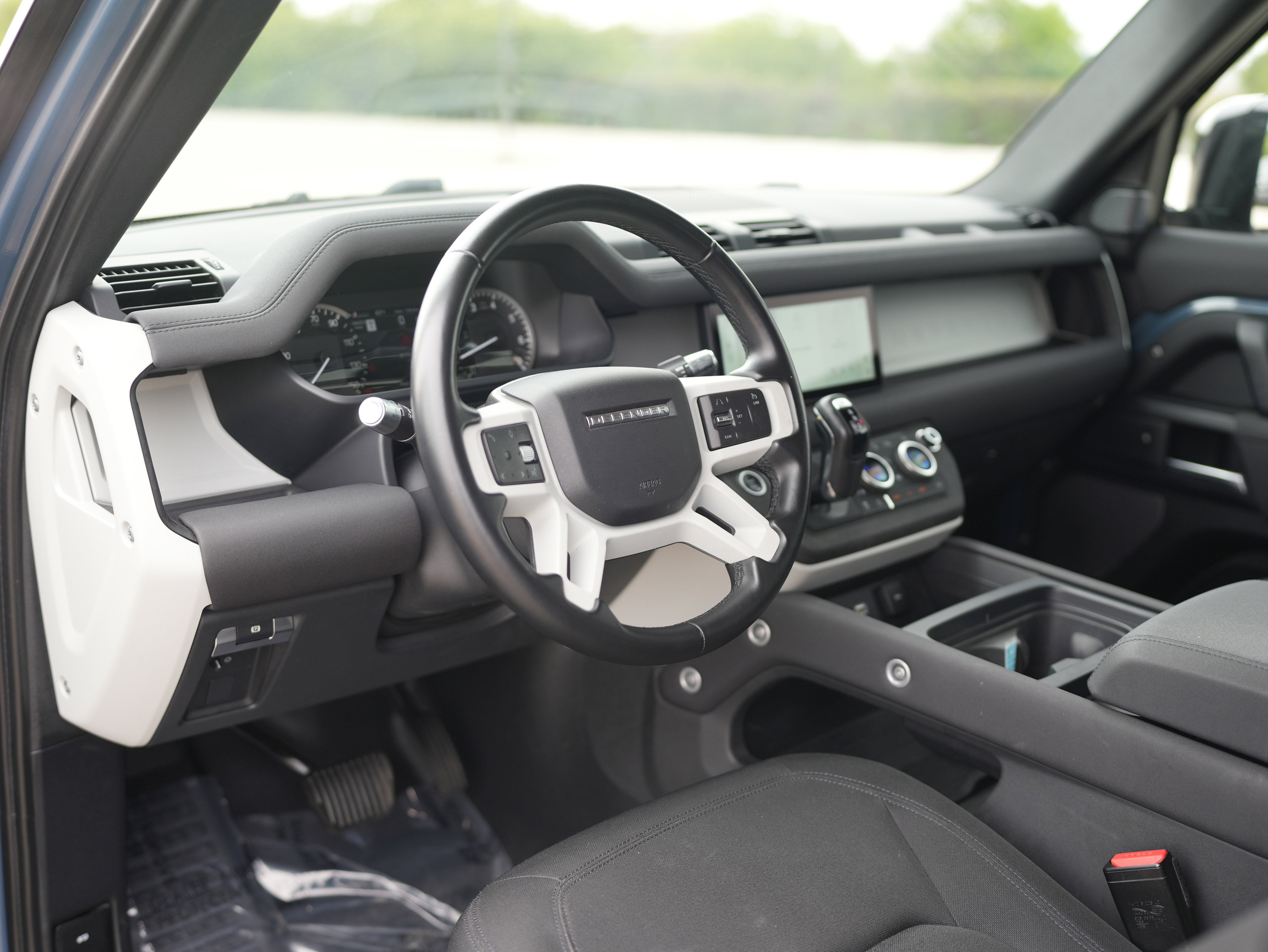 Used 2022 Land Rover Defender 90 AWD/4WD image 13