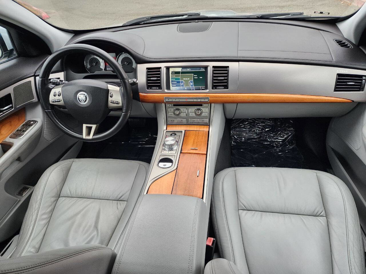 Used 2010 Jaguar XF Luxury image 9