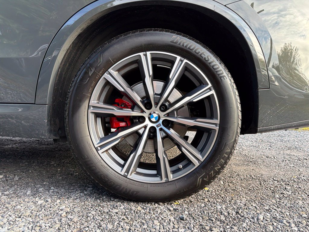 Used 2025 BMW X5 xDrive40i w/ M Sport Package AWD/4WD image 7