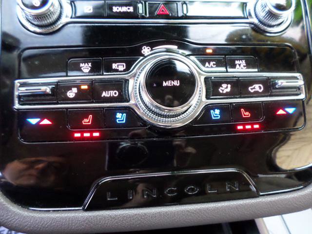 Used 2022 Lincoln Corsair AWD w/ Premium Package image 16