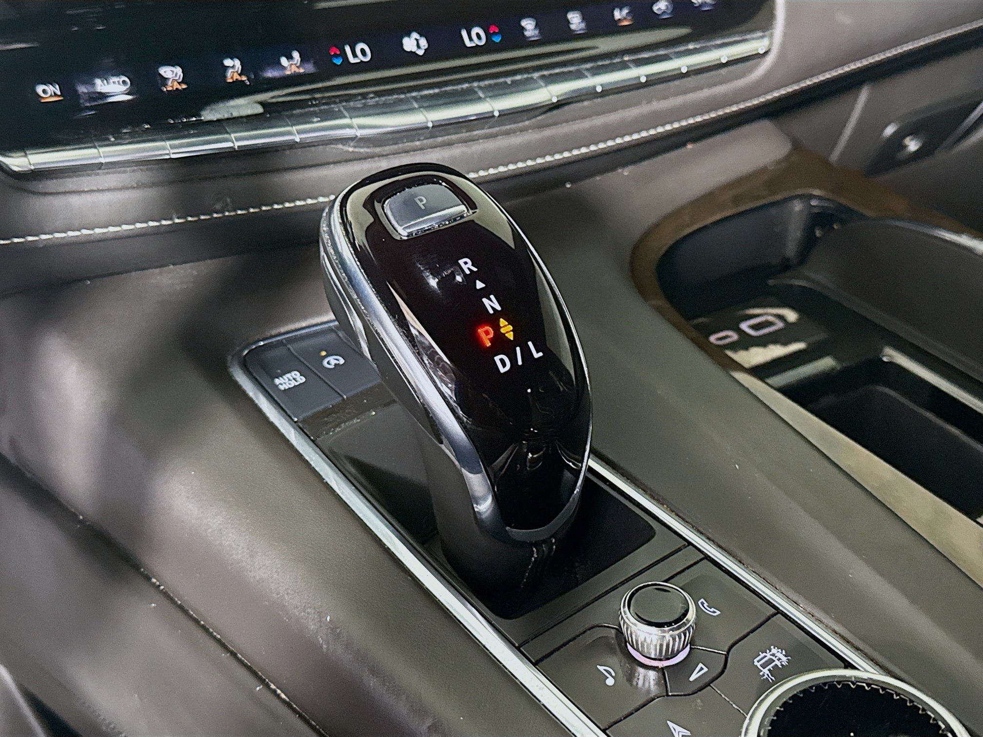Used 2023 Cadillac Escalade Premium Luxury Platinum AWD/4WD image 20
