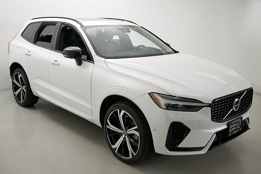 Certified 2023 Volvo XC60 T8 Ultimate w/ Climate Package AWD/4WD image 4