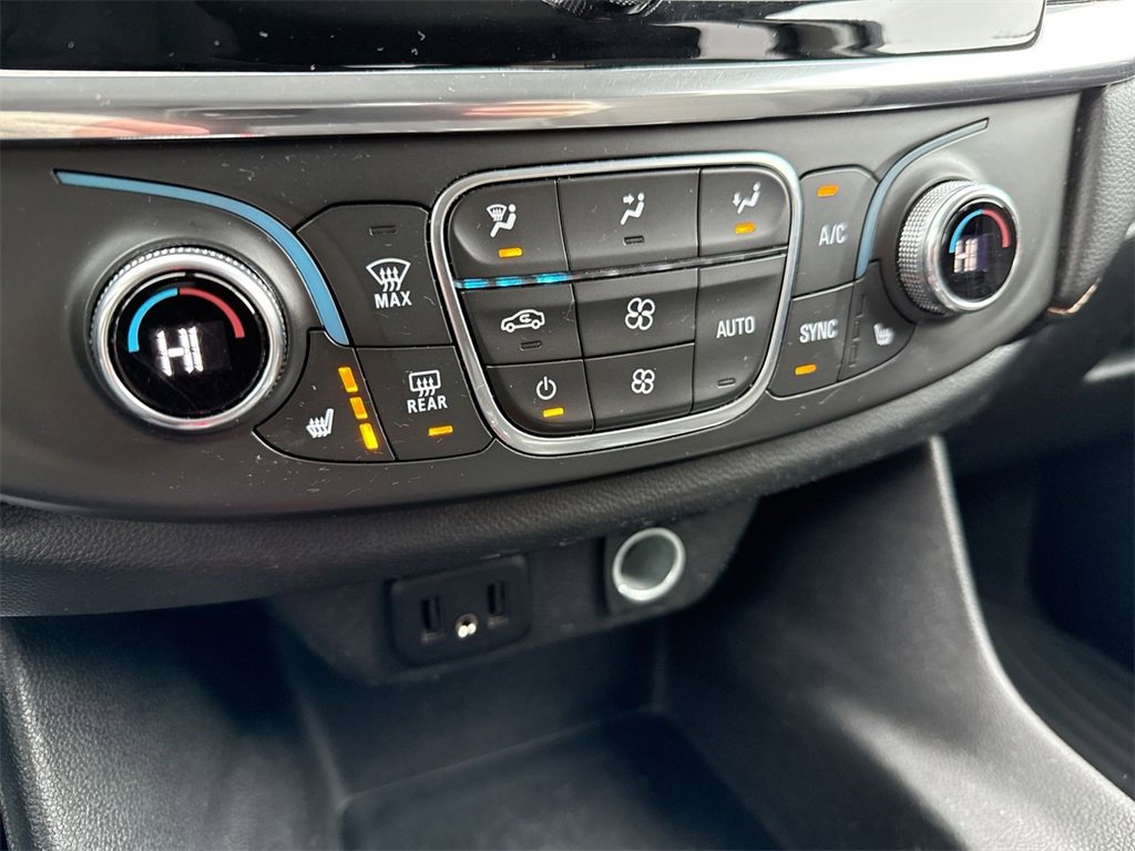 Used 2020 Chevrolet Traverse LT image 19