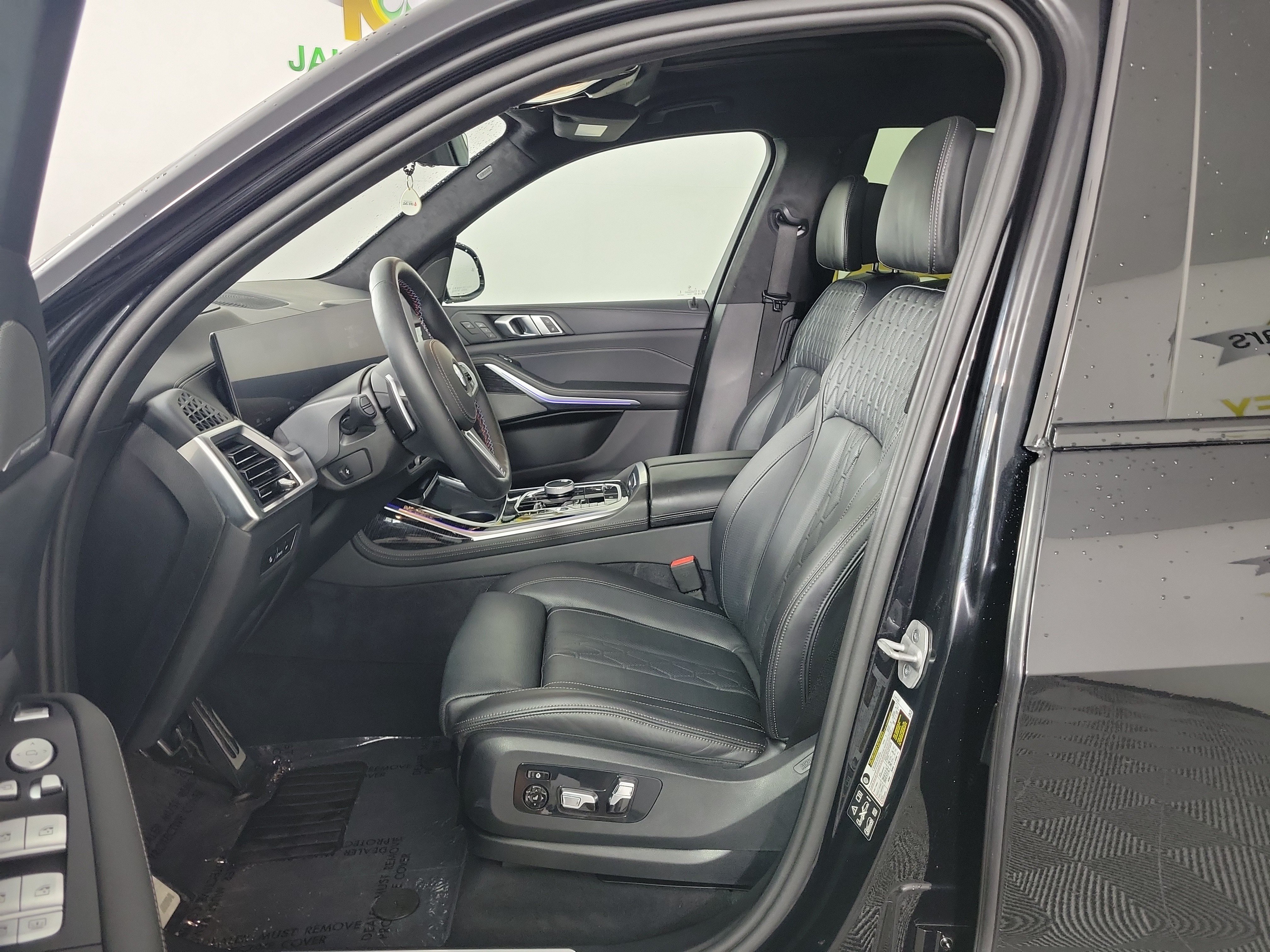 Certified 2025 BMW X7 M60i AWD/4WD image 9
