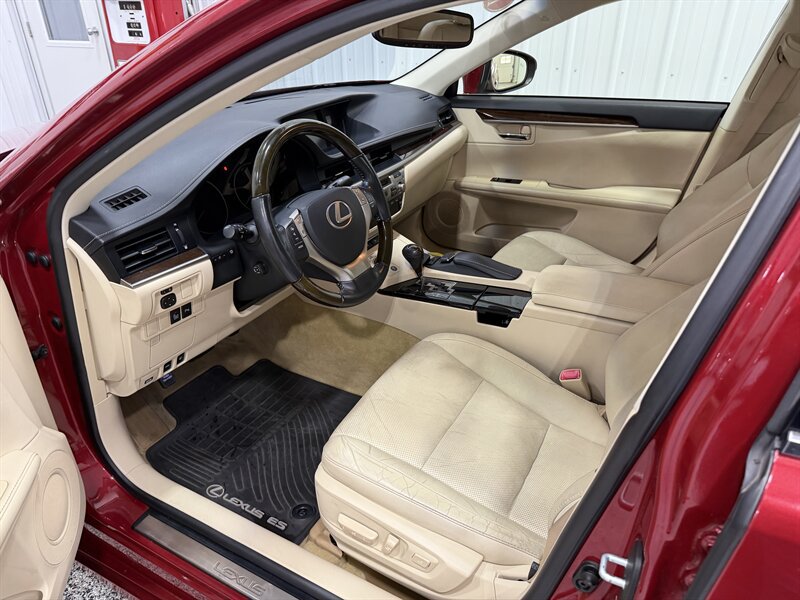 Used 2015 Lexus ES 350 w/ Luxury Package FWD image 6