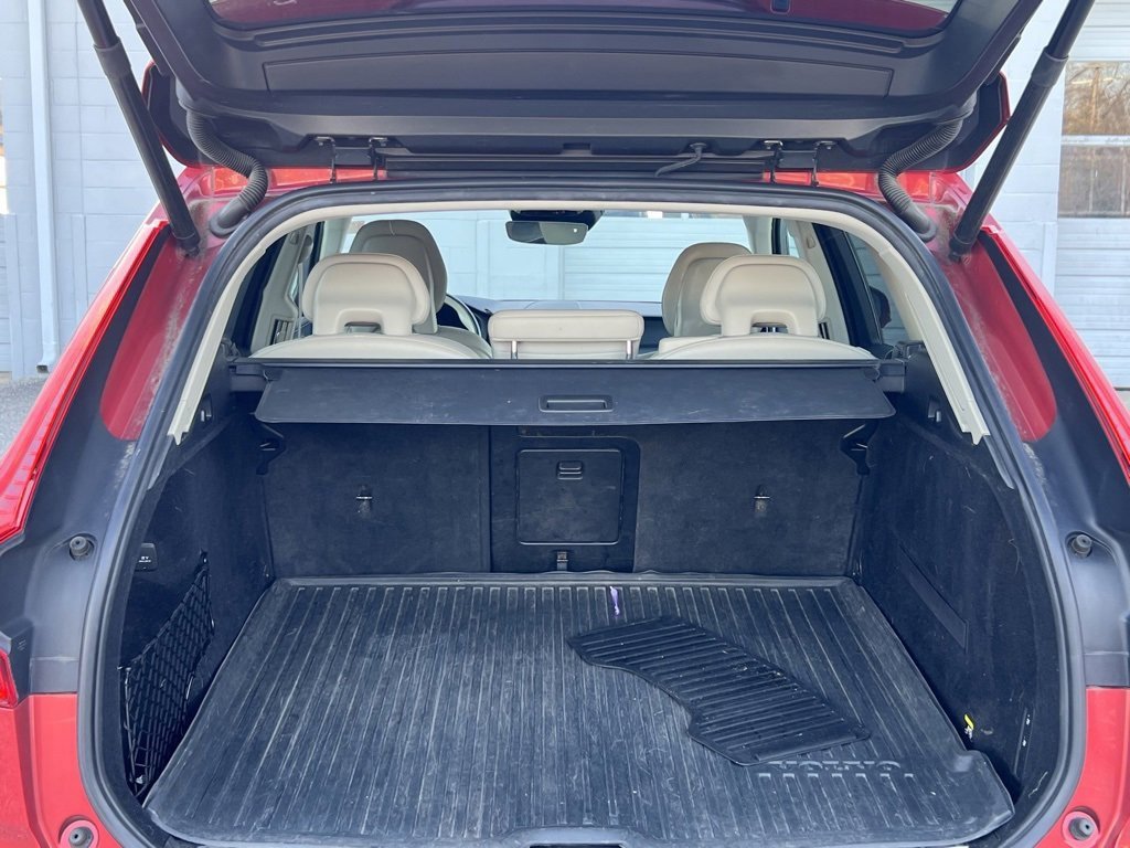 Used 2018 Volvo XC60 T5 Momentum w/ Convenience Package image 9