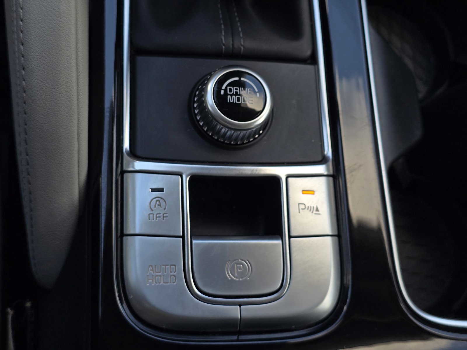 Used 2024 Kia Telluride EX w/ EX Captain's Chair Package image 22