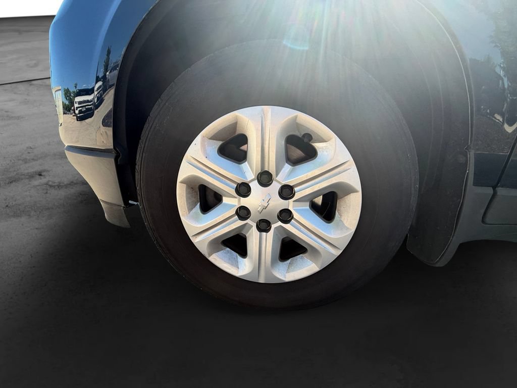 Used 2011 Chevrolet Traverse LS FWD image 12