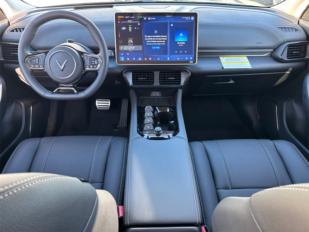 New 2025 VinFast VF 8 Eco image 18