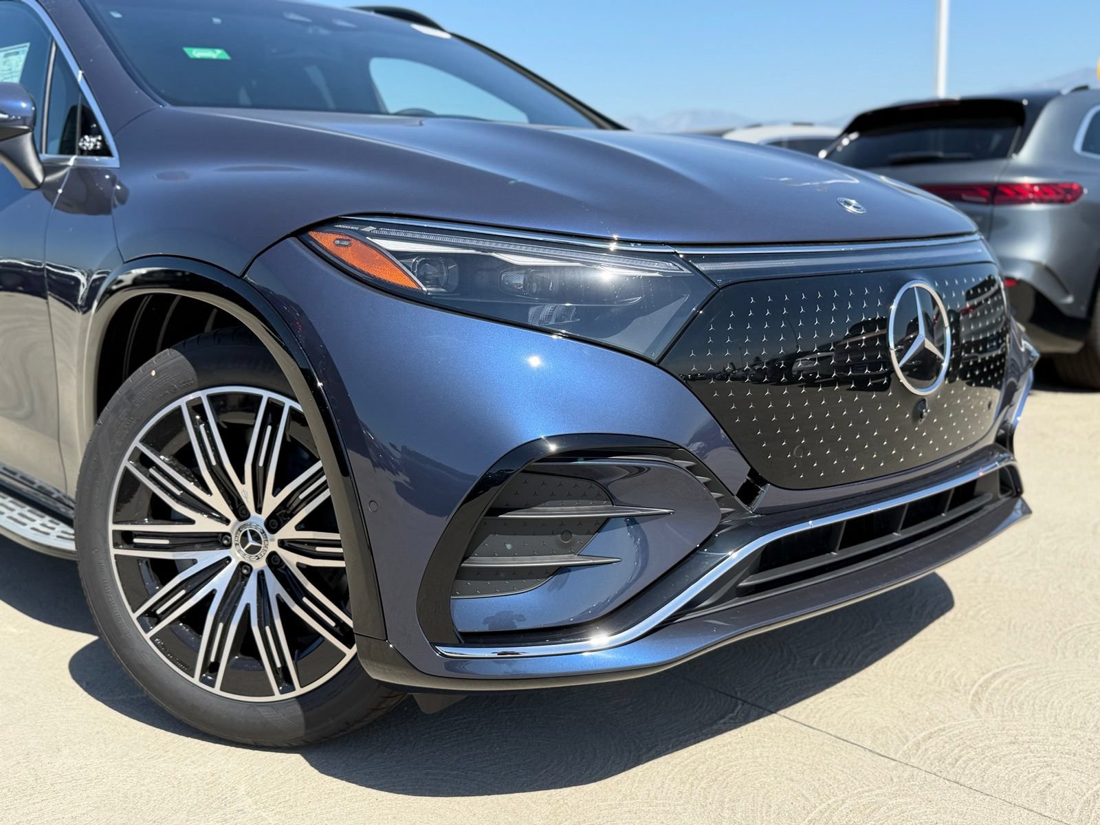 New 2026 Mercedes-Benz EQS 550 4MATIC SUV image 3