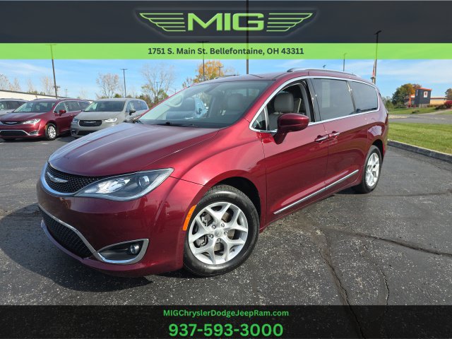 Used 2017 Chrysler Pacifica Touring-L Plus w/ Tire & Wheel Group FWD image 1