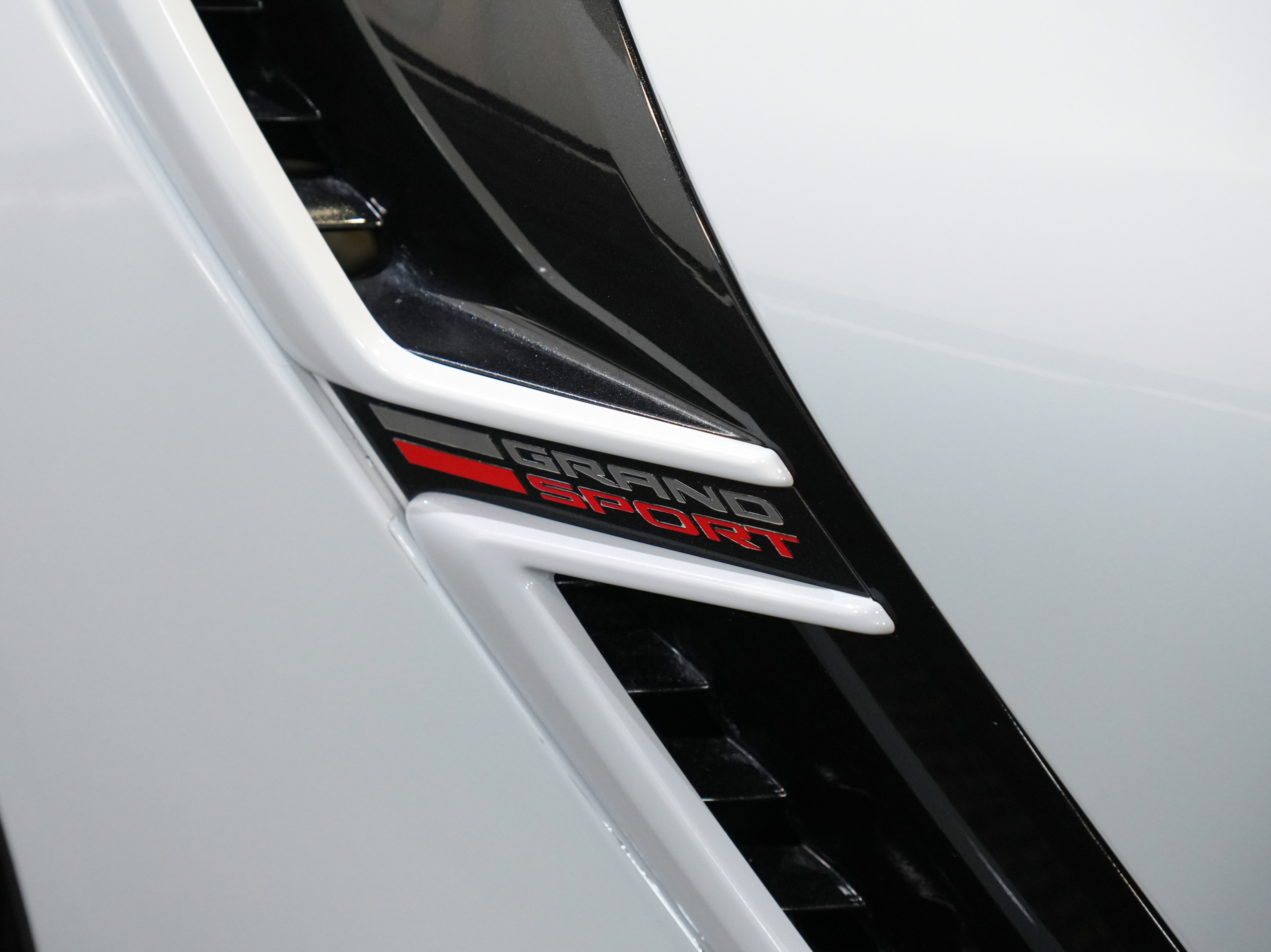 Used 2018 Chevrolet Corvette Grand Sport RWD image 20