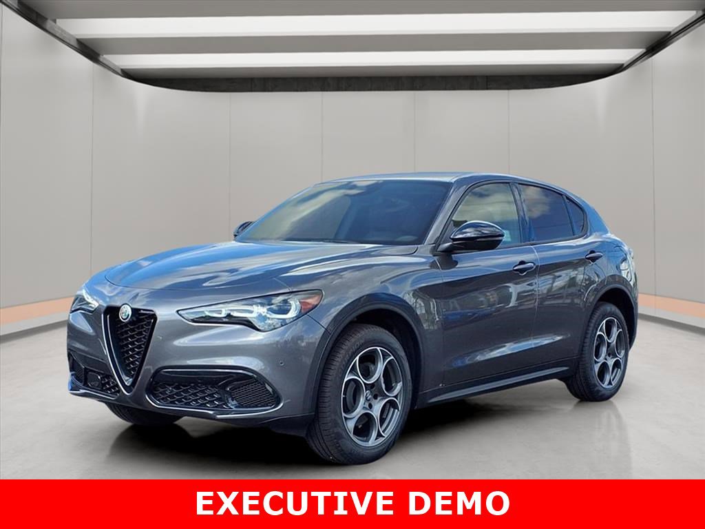 New 2025 Alfa Romeo Stelvio Sprint image 3