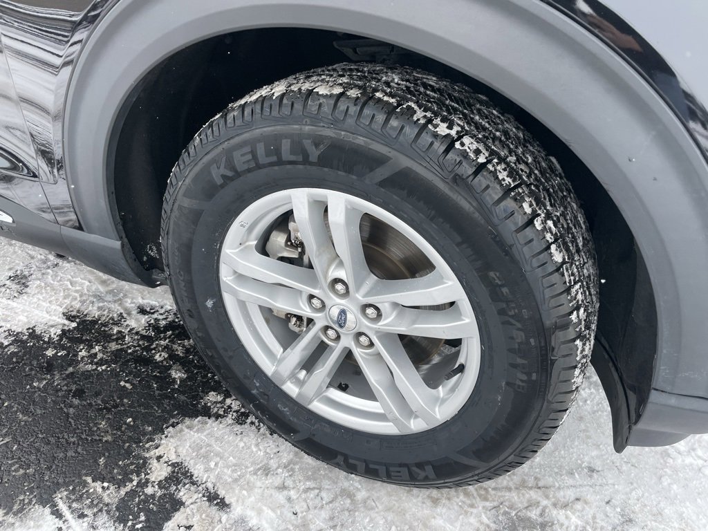 Used 2023 Ford Explorer XLT w/ Equipment Group 202A image 3