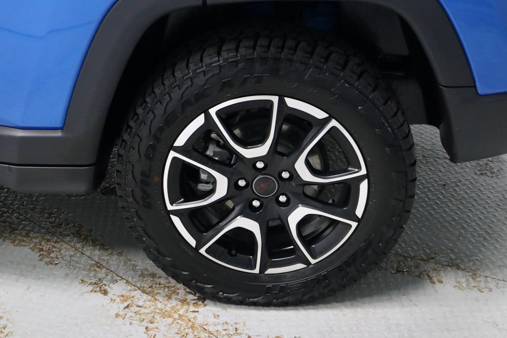 Used 2025 Jeep Compass Trailhawk AWD/4WD image 18