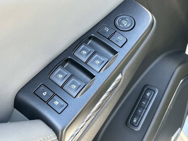 Used 2016 Chevrolet Suburban LT RWD image 33