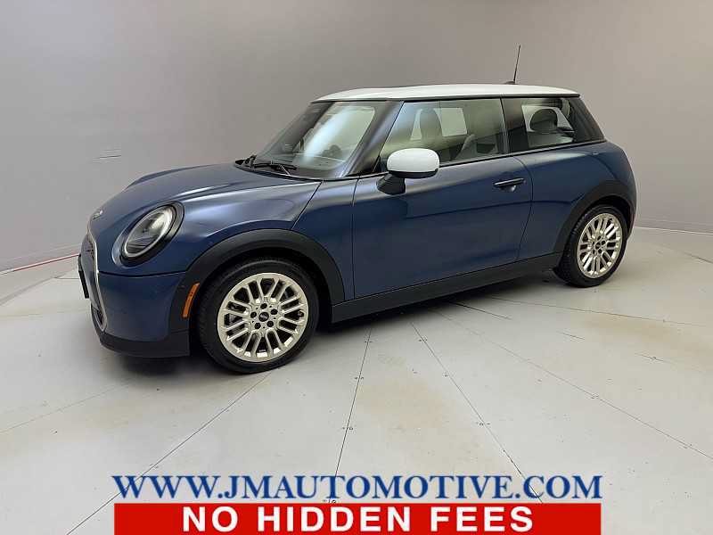 Used 2025 MINI Cooper 2-Door Hardtop FWD image 1