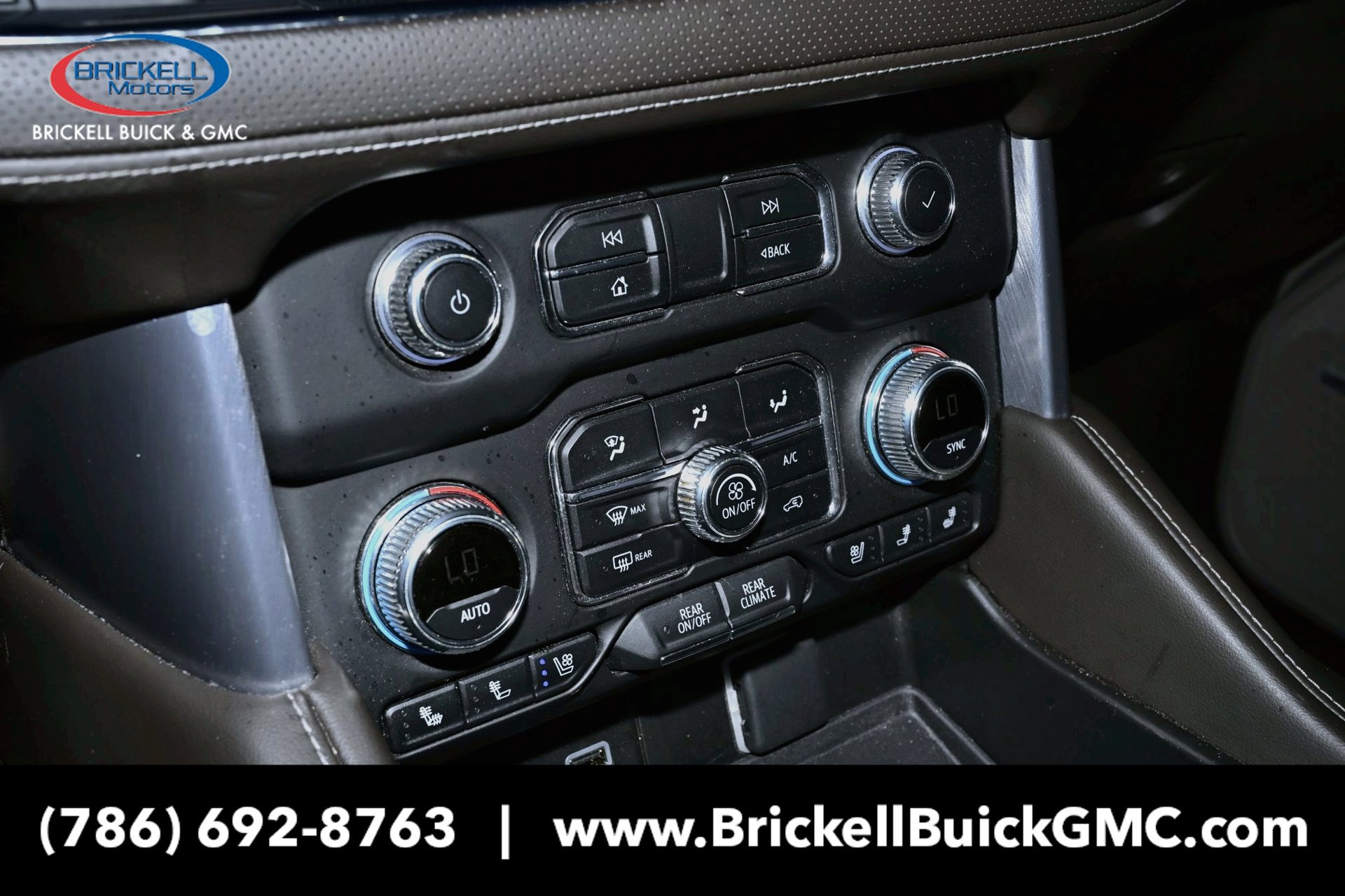 Used 2023 GMC Yukon XL SLT AWD/4WD image 35